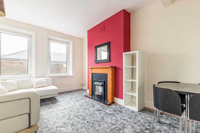 1 Bedroom Flat To Rent In Trinity Road, Tooting Bec, SW17