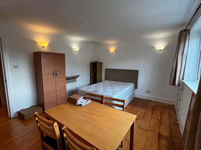 2 Bedroom Flat To Rent In Duckett Street, London, E1