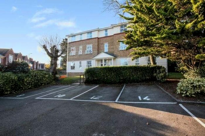 1 Bedroom Flat To Rent In Ladys Close, Watford WD18