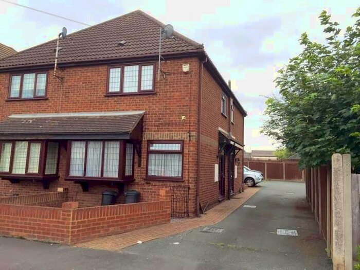 1 Bedroom End Of Terrace House To Rent In Benjamin Court Betterton Road Rainham, RM13