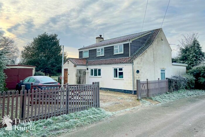 3 Bedroom Detached House For Sale In Low Road, Thurlton, Norwich, NR14