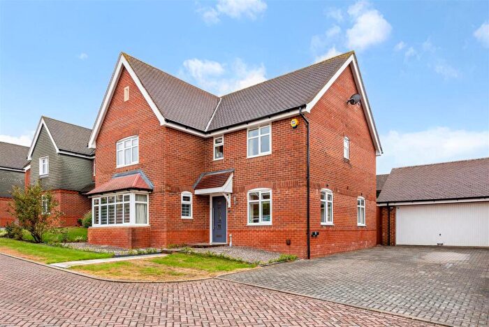 5 Bedroom Detached House For Sale In Henwood Grove, Clanfield, PO8