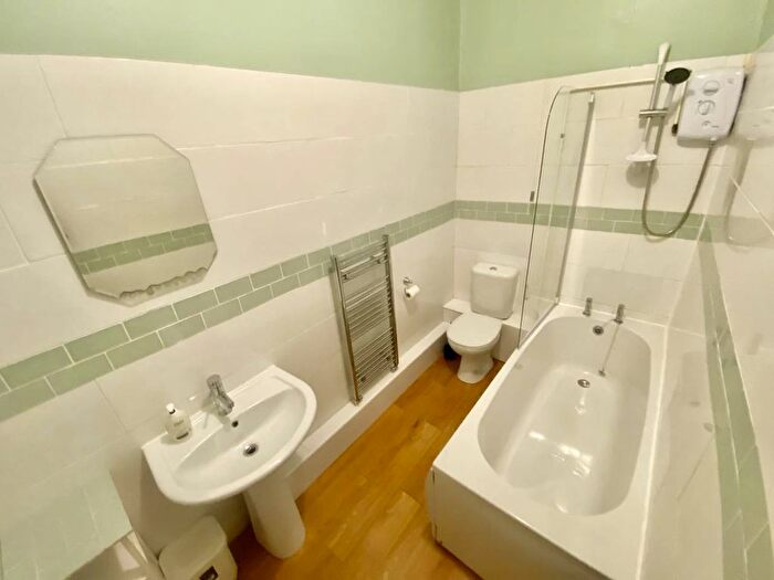 1 Bedroom Flat To Rent In Sketty Road, Uplands, Swansea, SA2