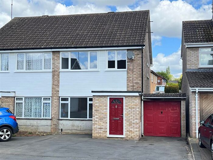 3 Bedroom Semi-Detached House For Sale In Unity Close, Wollaston, Wellingborough, NN29