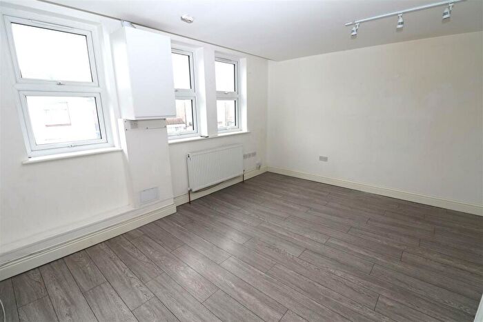 2 Bedroom Flat To Rent In Byron Road, Wealdstone, Harrow, HA3
