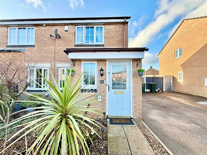 2 Bedroom Town House For Sale In Lime Vale Way, Bradford, BD6