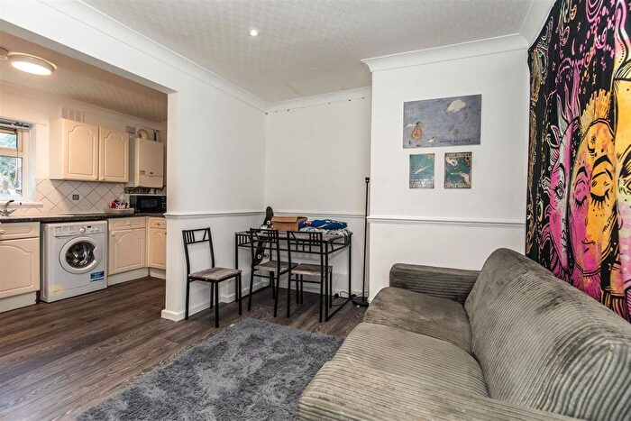 3 Bedroom Flat To Rent In Southmount, Brighton, BN1