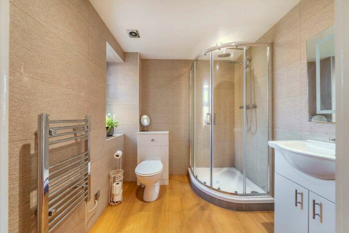 Studio To Rent In Walworth Road, Elephant And Castle, London, SE17