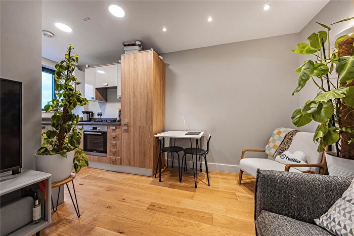 1 Bedroom Flat For Sale In Simrose Court, Wandsworth, London, SW18