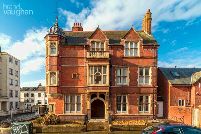 1 Bedroom Flat To Rent In Pierpoint House, Furze Hill, Hove, East Sussex, BN3