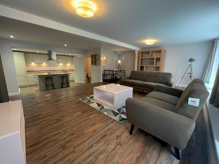 2 Bedroom Flat For Sale In Hounds Gate, Nottingham, NG1