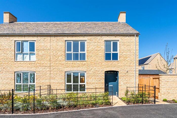 3 Bedroom Semi-Detached House To Rent In Sivewright Way, Cirencester, GL7