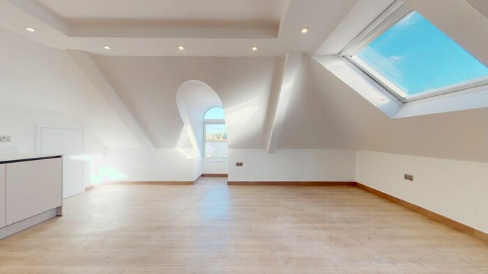 1 Bedroom Flat To Rent In Harvest Lane, Thames Ditton, KT7