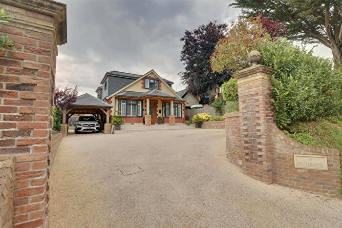 4 Bedroom Detached House For Sale In Drayton Lane, Drayton, Portsmouth, PO6