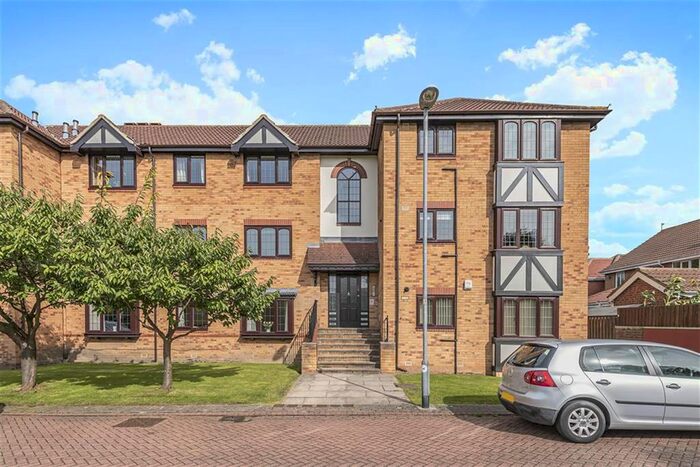 2 Bedroom Flat To Rent In Lakeside Chase, Rawdon, Leeds, LS19