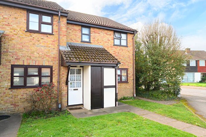 1 Bedroom Maisonette For Sale In Walton Park, Walton-On-Thames, KT12