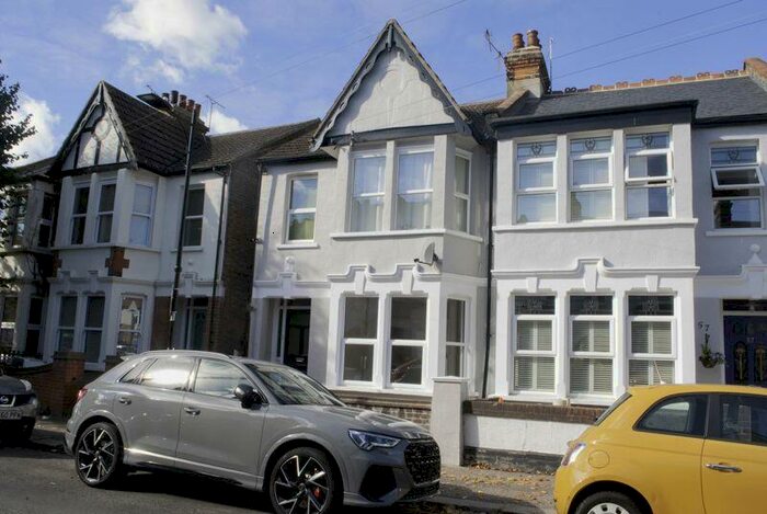 2 Bedroom Flat To Rent In Leighton Avenue, Leigh-On-Sea, SS9