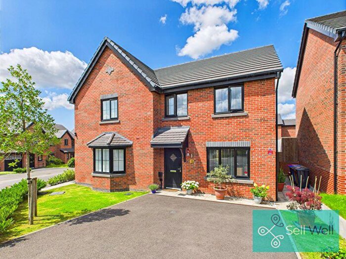 3 Bedroom Semi-Detached House For Sale In Ironstone Way, Worsley, Manchester, M28