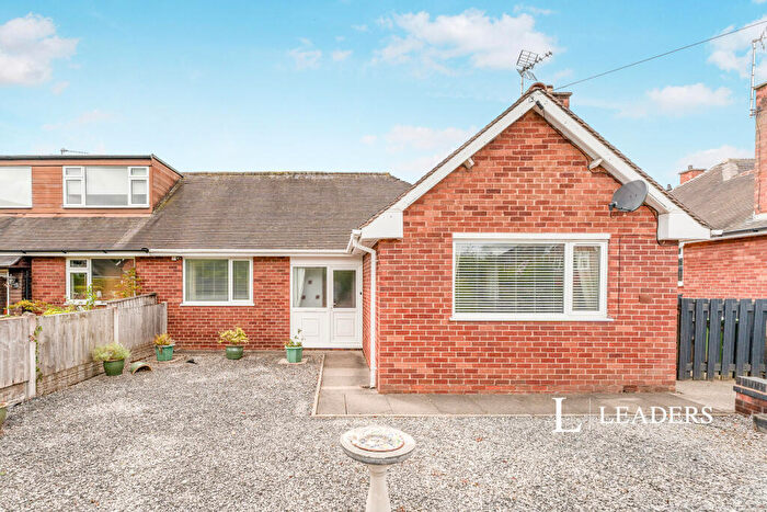 2 Bedroom Bungalow To Rent In Hollyfields, LL12