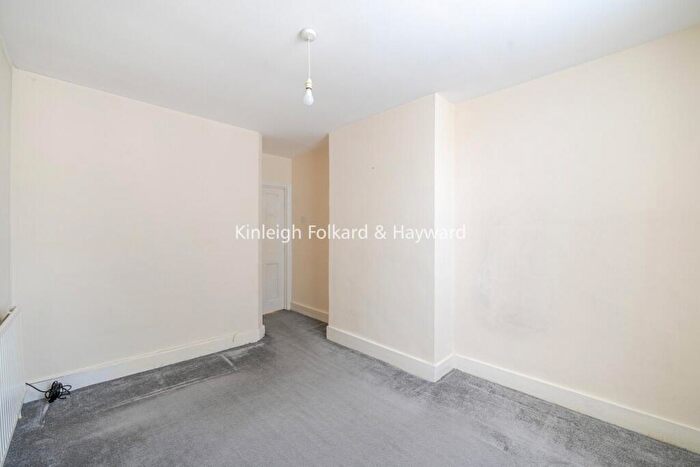 1 Bedroom Terraced House To Rent In New Trinity Road, London, N2