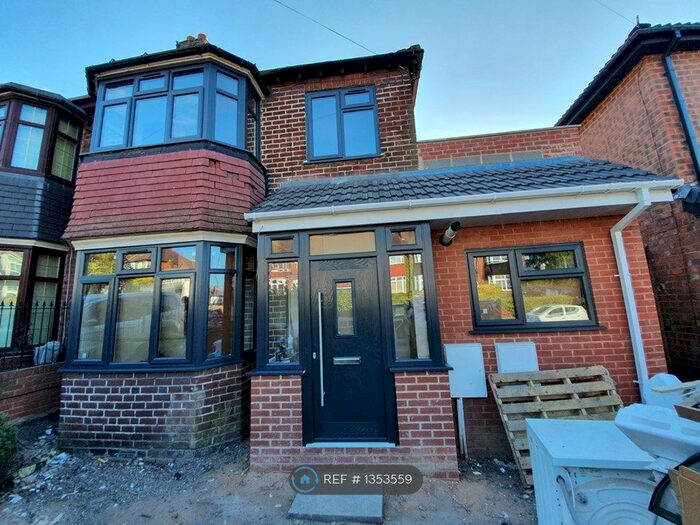 3 Bedroom Semi-Detached House To Rent In Landswood Road, Oldbury, B68