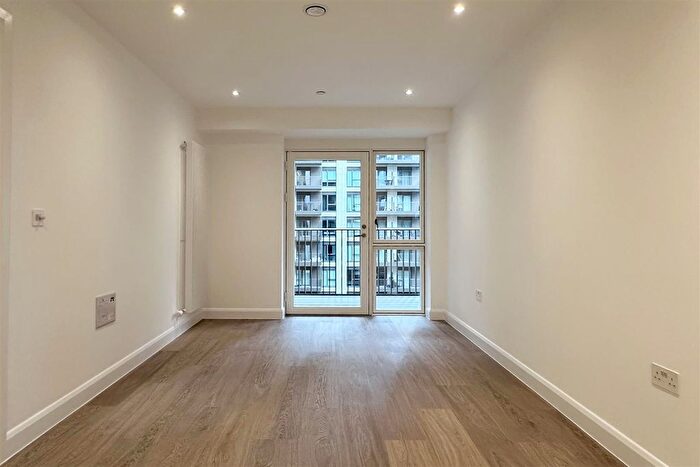 1 Bedroom Flat To Rent In Ellipse House Eden Place, London, E16