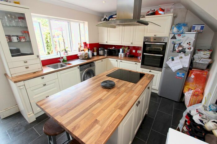 3 Bedroom Terraced House For Sale In Kirby Road, Dartford, Kent, DA2