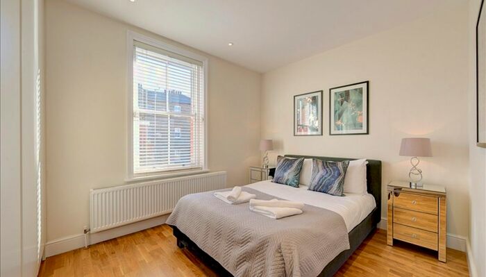 3 Bedroom Flat To Rent In Hamlet Gardens, London, W6