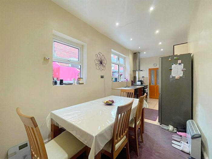 4 Bedroom Terraced House For Sale In Vulcan Road, Spinney Hills, Leicester, LE5