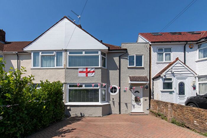3 Bedroom Terraced House For Sale In Fernside Avenue, Hanworth, TW13