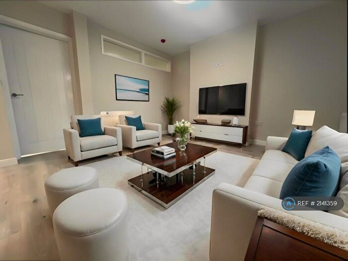 2 Bedroom Flat To Rent In Duncombe Road, Bristol, BS15