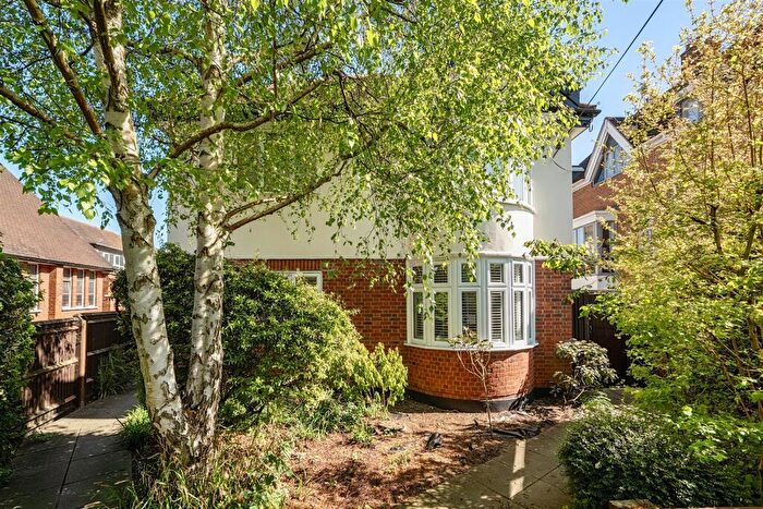 1 Bedroom Apartment For Sale In Balaclava Road, Surbiton, KT6