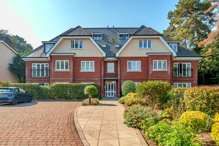2 Bedroom Apartment To Rent In Gower Road, Weybridge, KT13