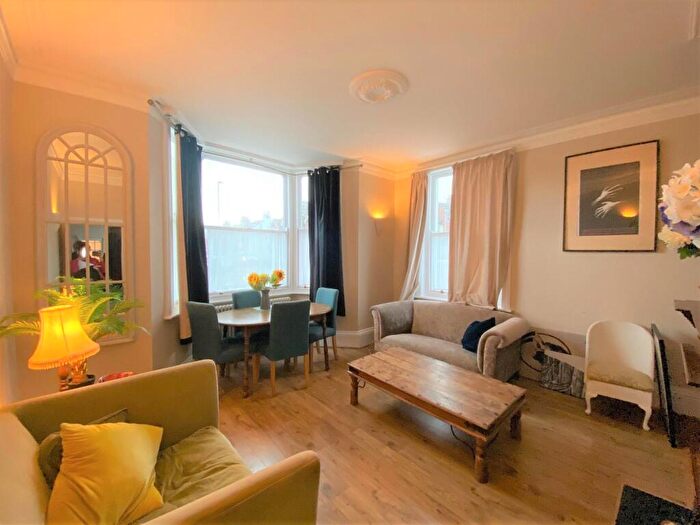 1 Bedroom Flat To Rent In Eastern Road, Brighton, BN2 - Photo 2