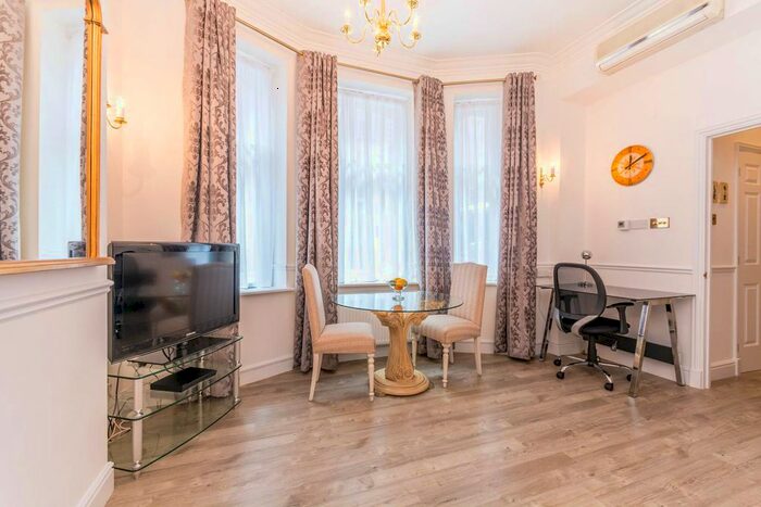 1 Bedroom Flat To Rent In Eastcastle Street, Fitzrovia, London, W1T