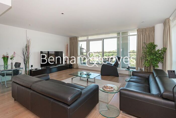 3 Bedroom Flat To Rent In Longfield Avenue, Ealing, W5