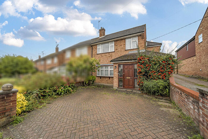 4 Bedroom Semi-Detached House For Sale In Broad Lane, Dartford, Kent, DA2