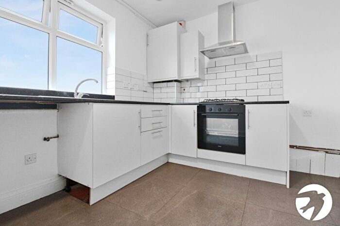 3 Bedroom Flat To Rent In Rochester Road, Gravesend, Kent, DA12