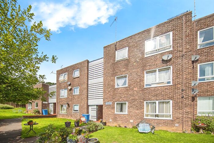 2 Bedroom Flat For Sale In Hale Close, Ipswich, IP2