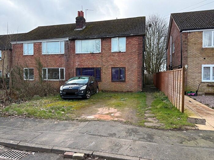 2 Bedroom Maisonette For Sale In Tudor Road, Nuneaton, Warwickshire, CV10