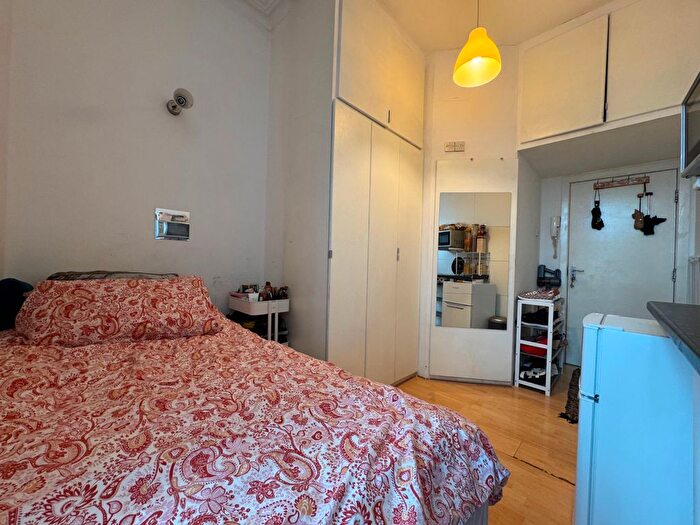 1 Bedroom Studio To Rent In High Street, London, W3