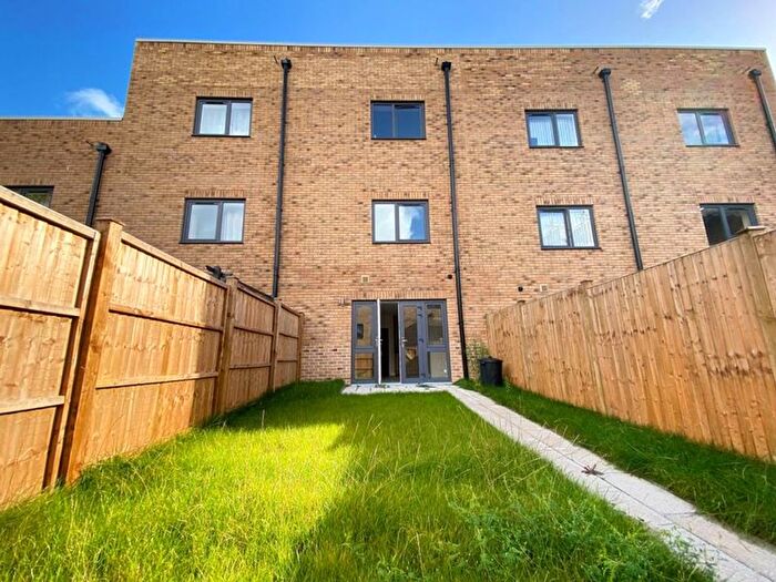 3 Bedroom Terraced House For Sale In Pear Mews, London, SW17