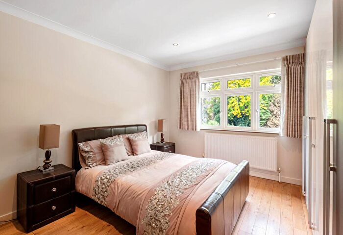 4 Bedroom Detached House For Sale In Athole Gardens, Enfield, Greater London, EN1
