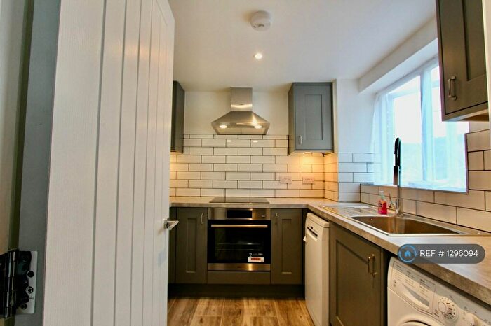 Studio To Rent In Telegraph Place, London, E14