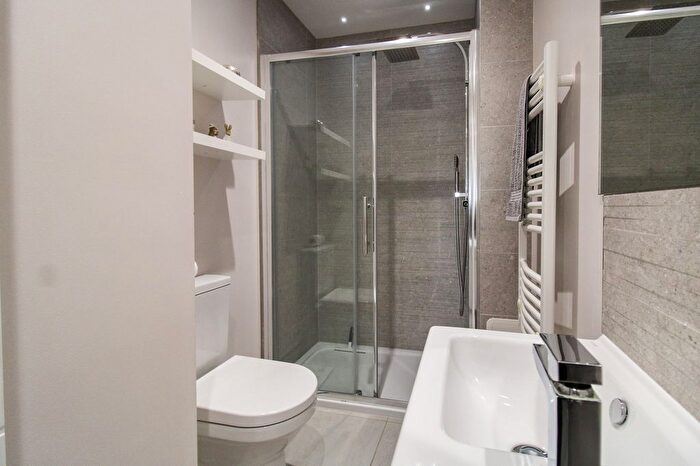 1 Bedroom Flat For Sale In Harwood House, Farnborough, GU14