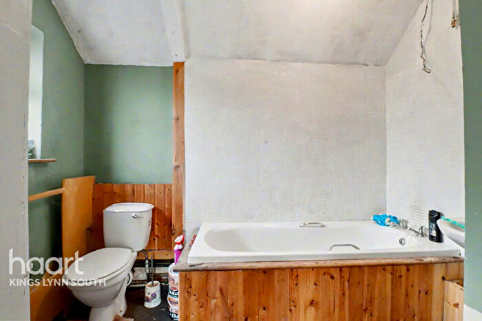 3 Bedroom Semi-Detached House For Sale In Lynn Road, Gayton, PE32