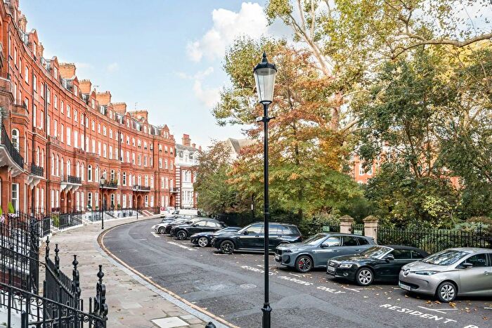 3 Bedroom Flat For Sale In Lennox Gardens, Knightsbridge, London, SW1X