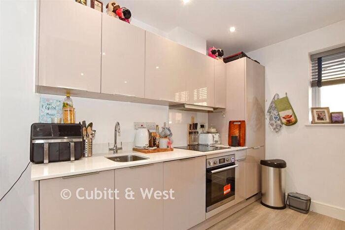 1 Bedroom Flat For Sale In North Street, Horsham, West Sussex, RH12