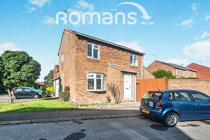 3 Bedroom Link Detached House To Rent In Chilcombe Way, Lower Earley, RG6