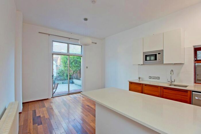 2 Bedroom Flat To Rent In Milton Avenue, London N6